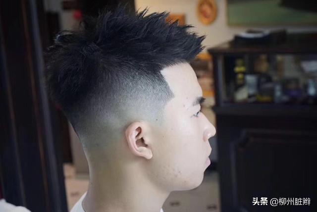 阳光男孩发型（男孩短发帅气发型10-15岁推荐）